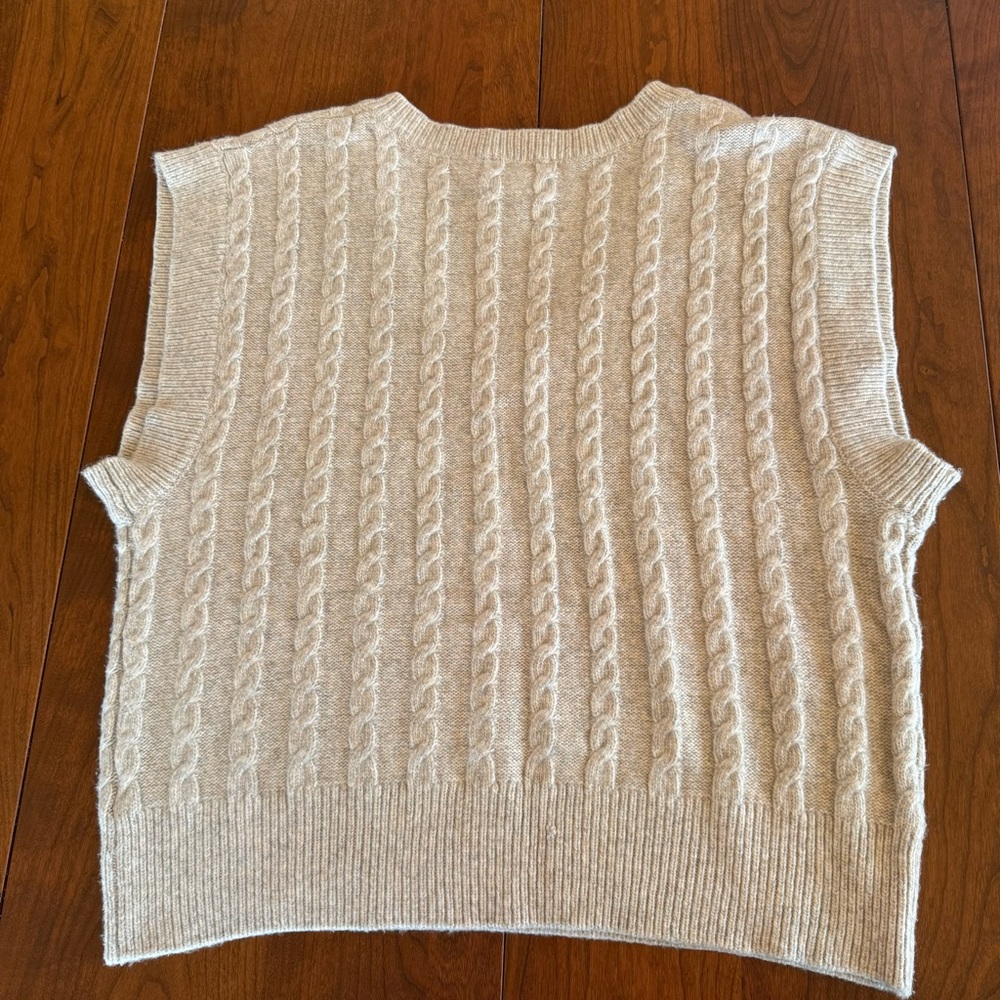Cupcakes & Cashmere Beige V-Neck Sweater Vest Textured Ribbed Size M - Picture 4 of 8